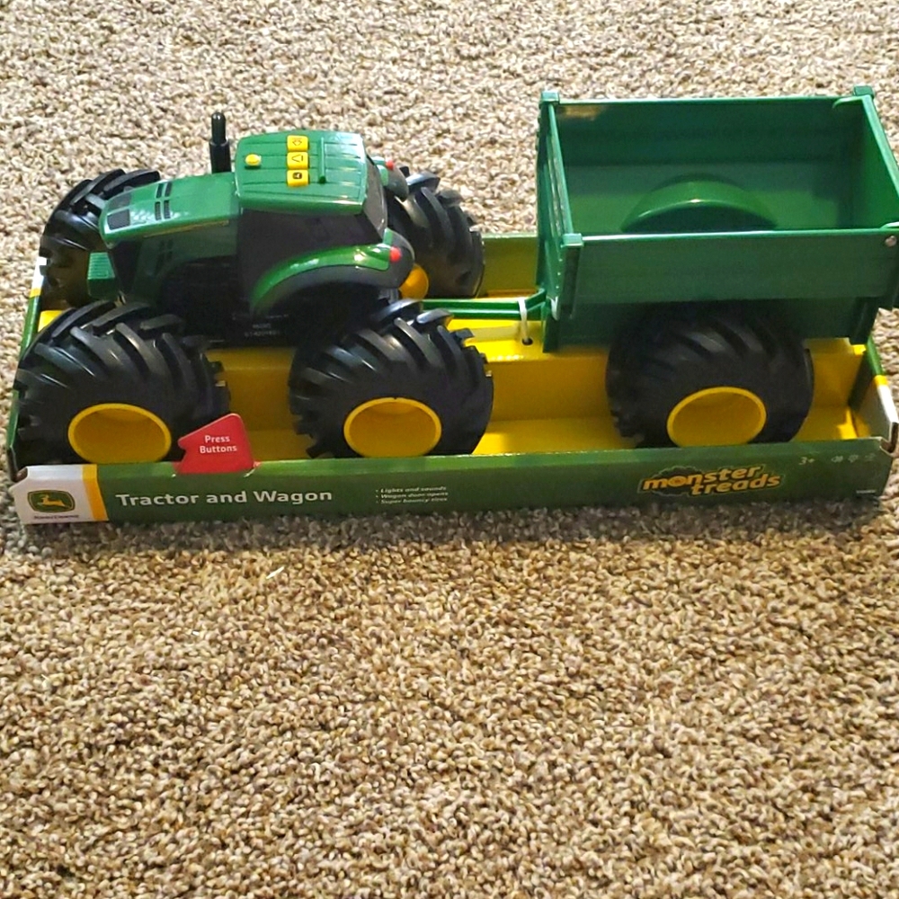 NWT John Deere tractor with wagon